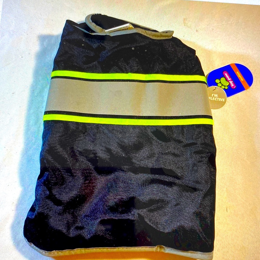 New Top Paw black dog coat with reflective strips fur lined size Medium